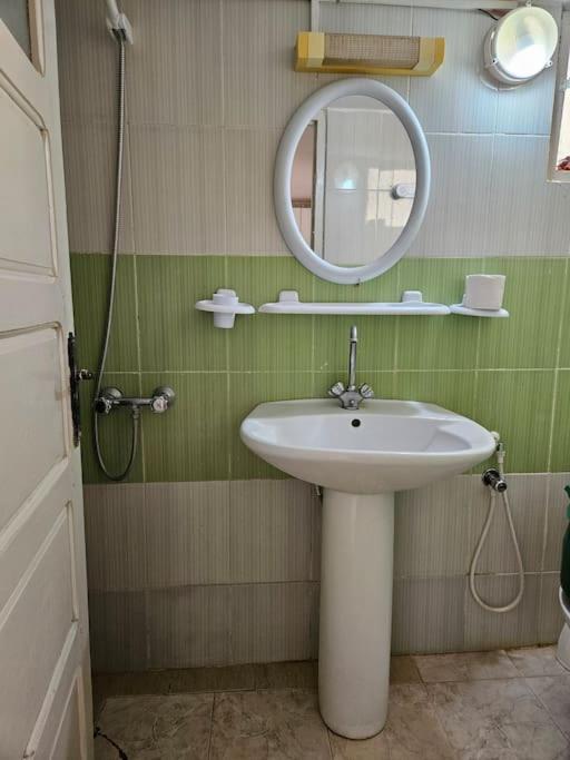 Hadhri Appartement Таузар Экстерьер фото